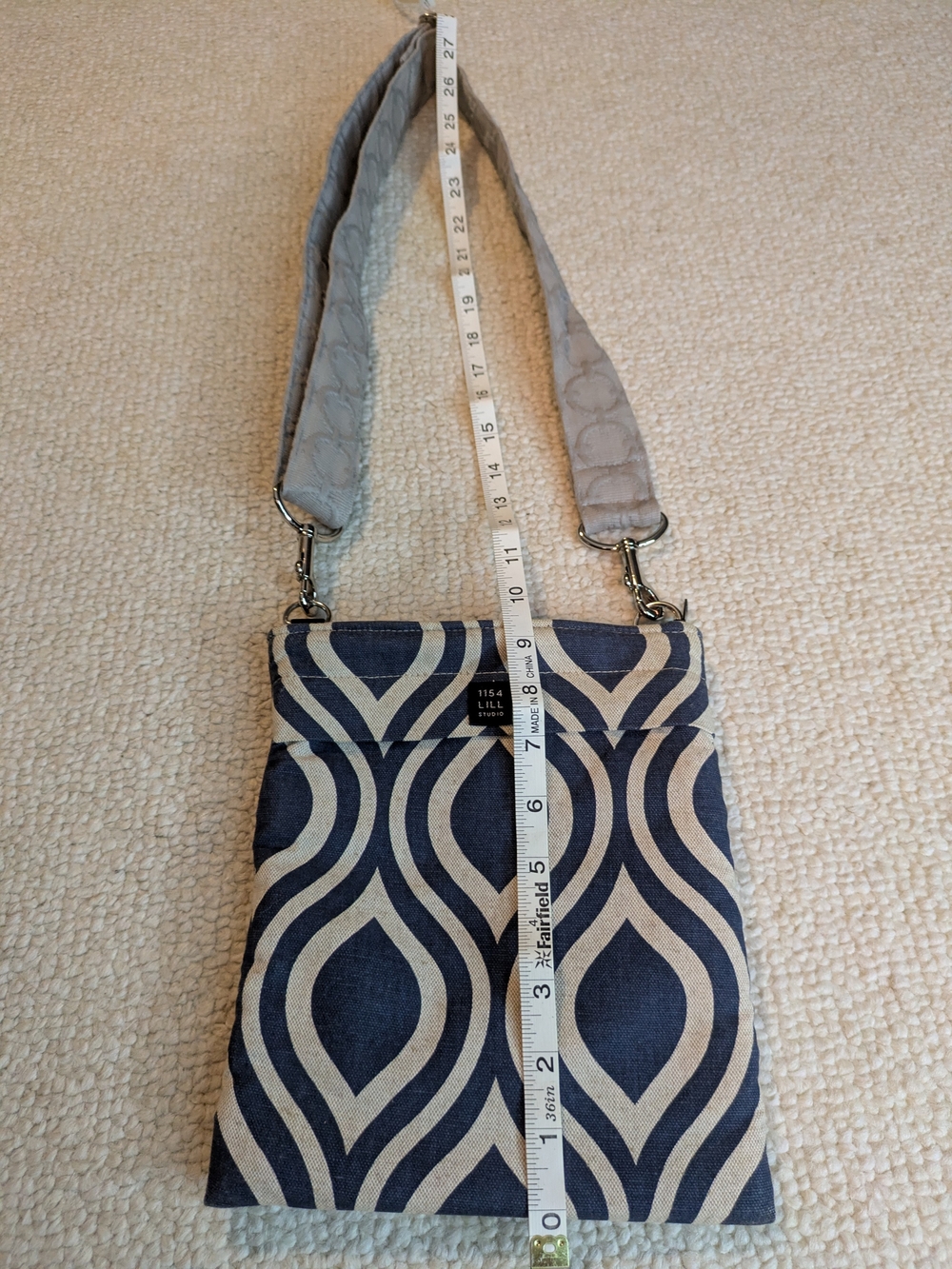 1154 Lill Studio Navy and Cream Geometric Crossbody Bag